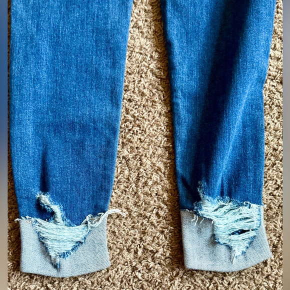 KanCan Light Blue Distressed Capri Ankle Jeans - Women's Size 3/25 - Picture 3 of 4
